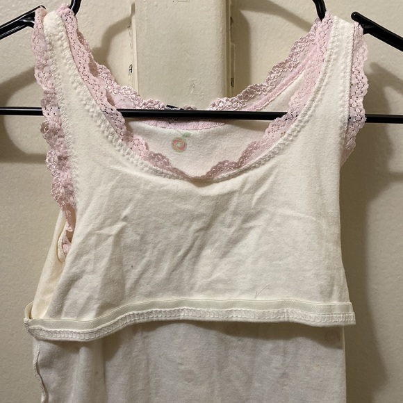Girls GAP Kids white camisole with pink lace. - Picture 4 of 6